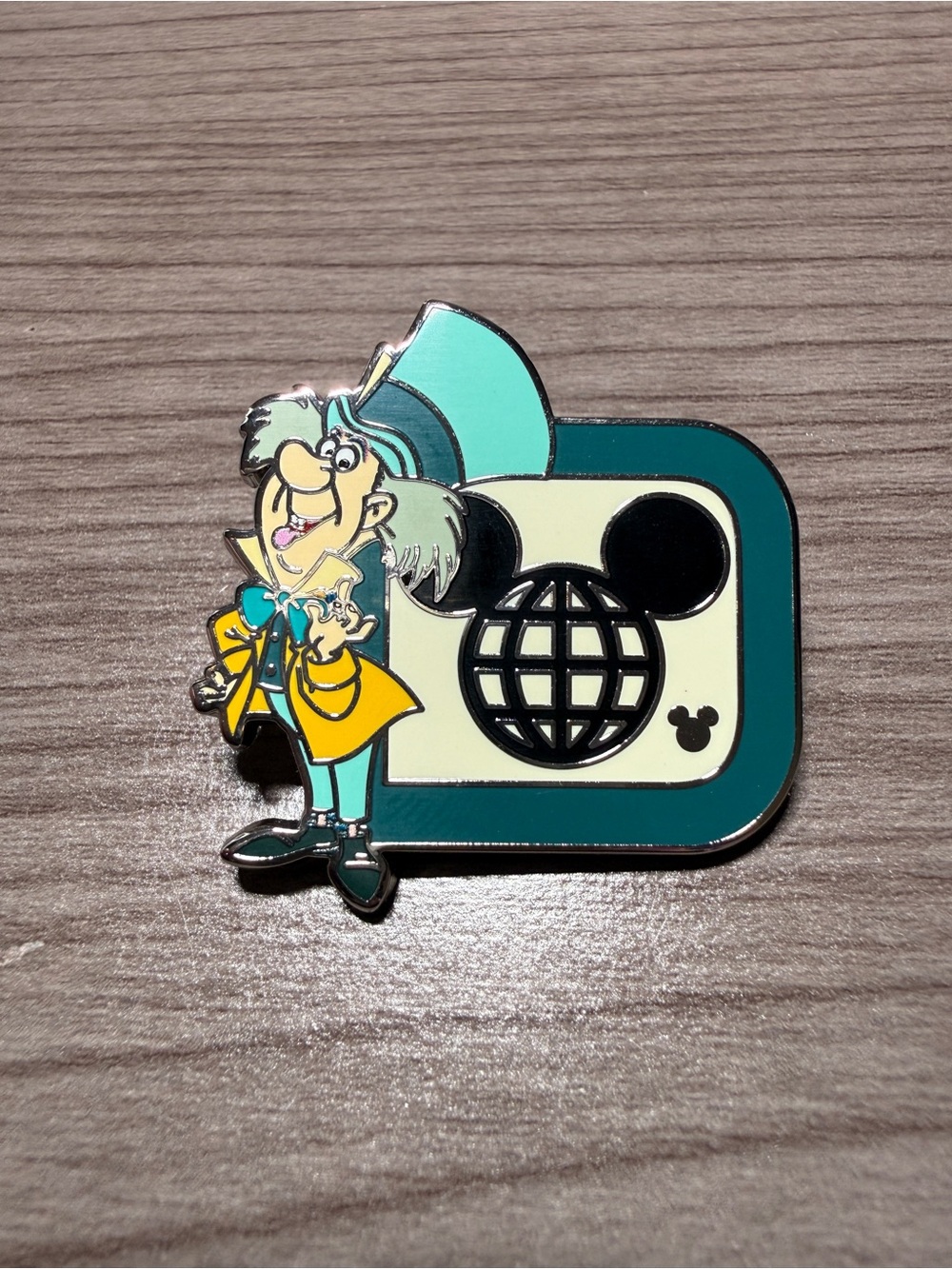 Disney Pins Mad Hatter Chaser